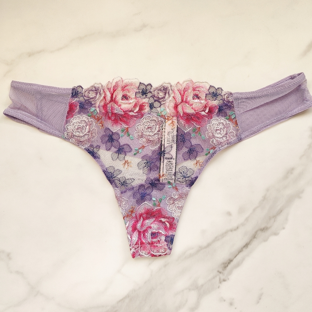 NWT VICTORIA'S SECRET DREAM ANGELS FLORAL EMBROIDERY THONG PANTY IN LIGHT PURPLE